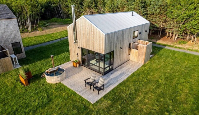 Spruce - Luxury Oceanview Cottage with Hot Tub & Private Beach Access near Cabot Trail