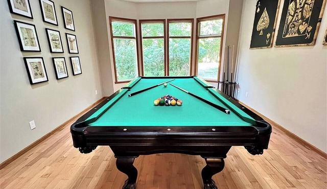 Squamish Escape: 5BR | Hot Tub | Game Room | EV