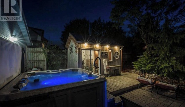 St. Jacobs Oasis Retreat w Outdoor Sauna & Hot tub! Perfect Couples Getaway!