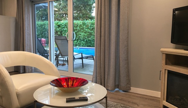Starlight Poolside ~ 1 bedroom suite