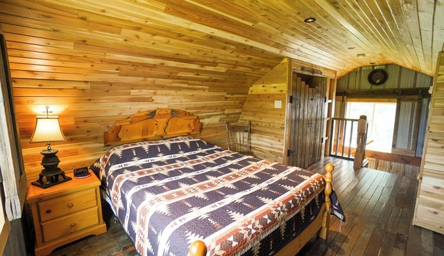 Stay in the Barn! Bedroom in the Hayloft!