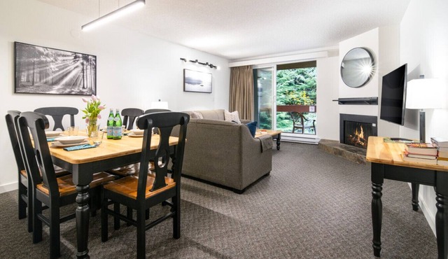 Steps from Whistler Gondola|Pool, Hot tub, Sauna|Free PRKNG|Ski/Bike Storage