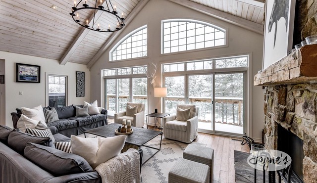 Stunning 5 bed 3 bath cottage on Lake of Bays! SW Exposure! Volleyball Court!