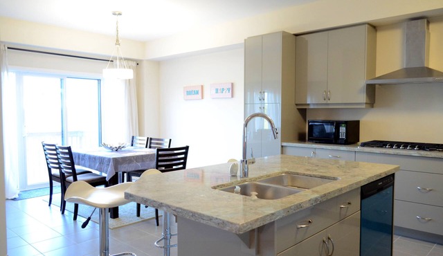 Stunning 5-bed, 4-bath retreat with gourmet kitchen, Double oven & gas cooktop,