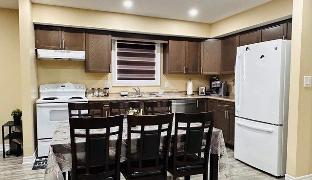 Stunning Detached Six-bedroom house with attached washroom