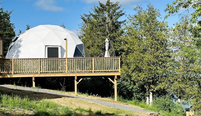 Stunning Dome with Barbecue and Great Vistas in Yarker, Ontario
