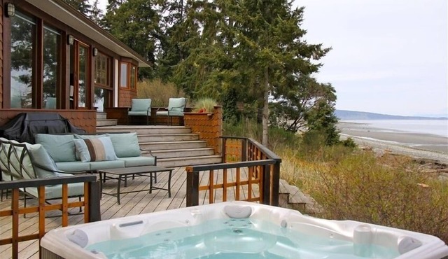 Stunning Ocean View from Your Private Hot Tub, Qualicum Bay