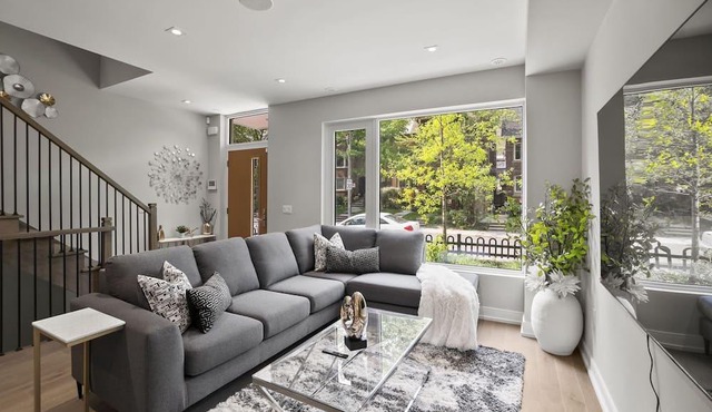 Stunning Toronto Home in Heart of the City!