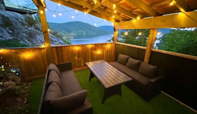 ✨Stunning Waterfront views Retreat Villa, 5 Bed, 5 Bath, Pool, Sauna, Hot tub✨