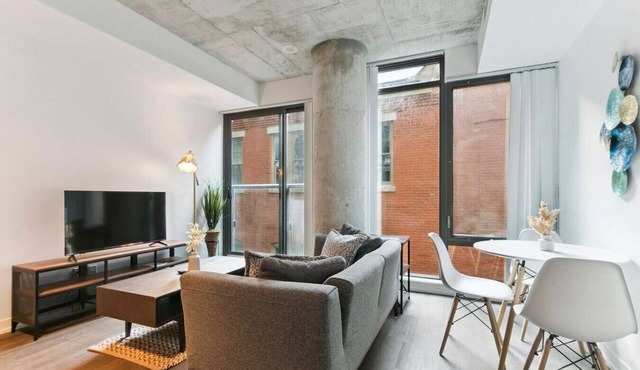 Stylish 1BR Condo in the Heart of King West