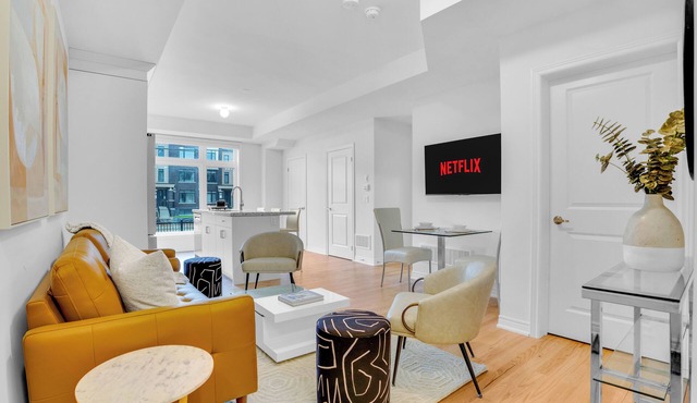 Stylish 2-Bed Oakville Home with Free Parking + WiFi