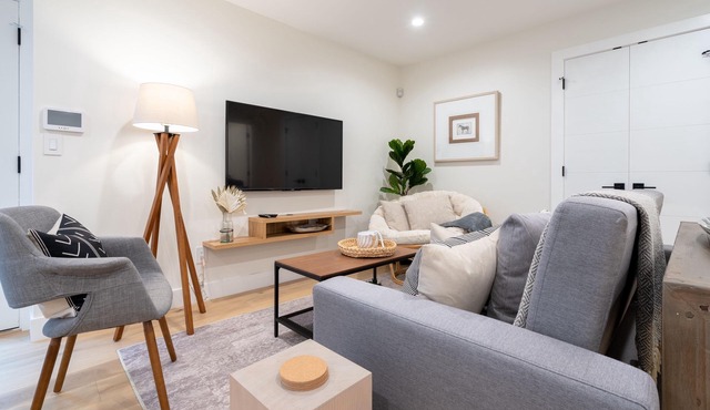 Stylish 2BR/1BA close to City Centre bsmt suite