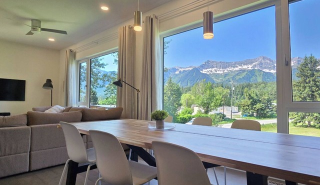 Stylish 2BR | River & Views | 5 Min Fernie and Resort