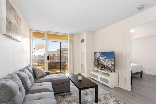 Stylish 2BR with Great View! Steps from Square One