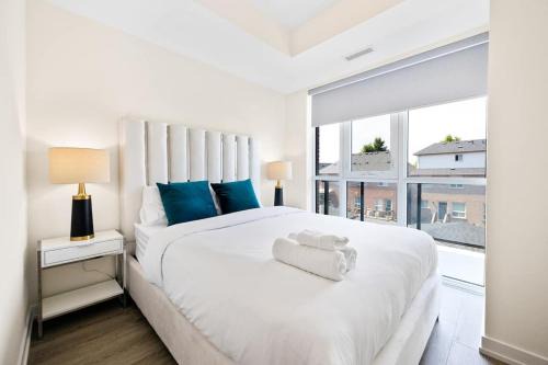 Stylish 3BR Retreat with Stunning City Views