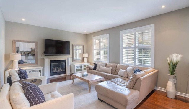 Stylish 4BR Oasis | Peaceful Mississauga Location