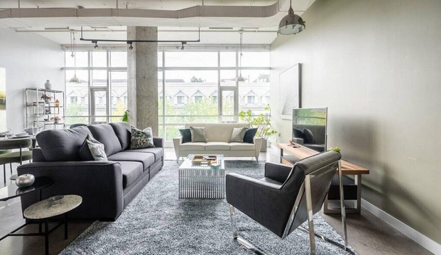 Stylish and Modern 1BR Industrial Loft!
