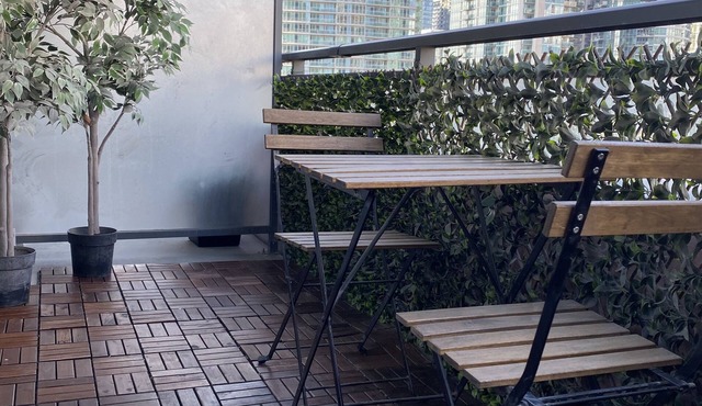 Stylish Fully Furnished 1 Bedroom Condo close to CN Tower