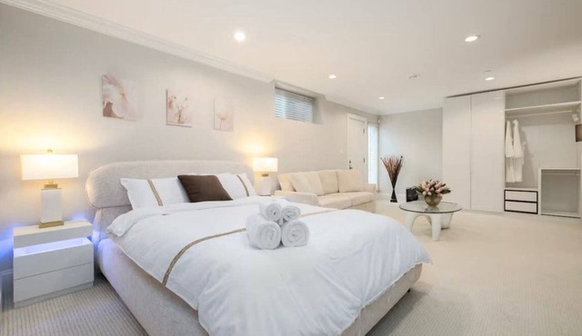 Stylish Home in Van West Side Near YVR&DT