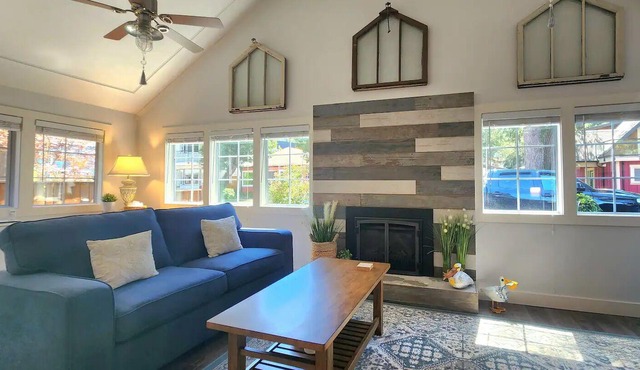 Stylish Main-Beach Lake House with A/C