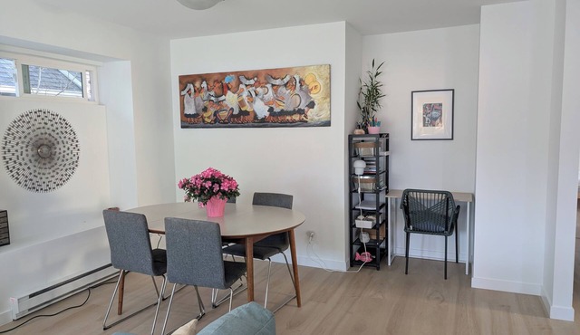 Stylish Mount Pleasant Townhouse | Walkable, Pet Friendly Stay
