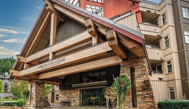 Stylish Retreat Steps to Gondola Pool & HotTub