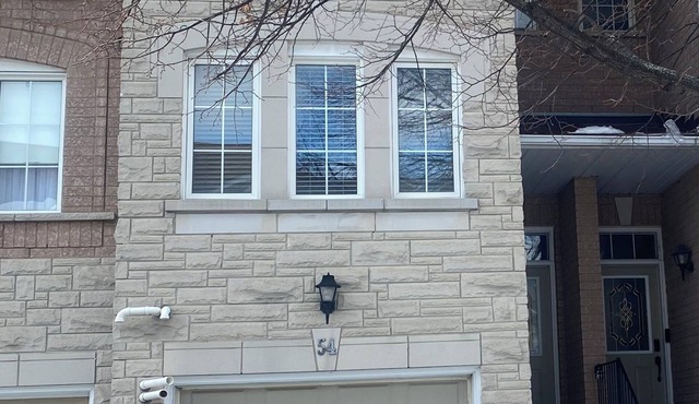 Stylish Urban Mahogany Getaway With Bright Natural Light" -Centrally Located