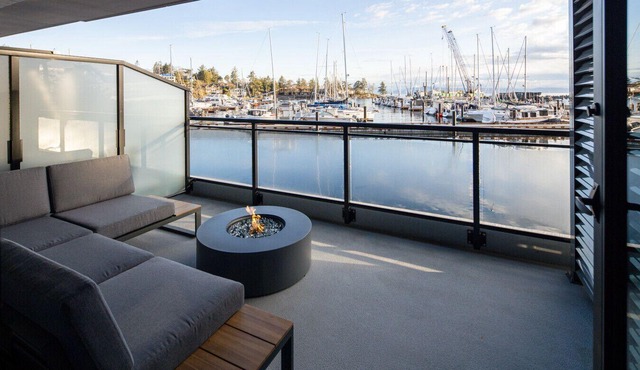 Suite 106 - One-Bedroom Oceanview Queen Suite | Pet Friendly