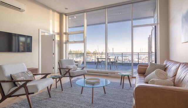 Suite #208: Contemporary Oceanfront Accommodation