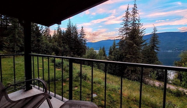 Suite Retreat at the Lakehouse, with lake access and beautiful lake views.