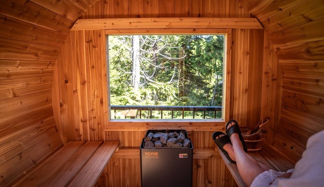 Suite Ucluelet - Romantic Couples Getaway-Sauna!