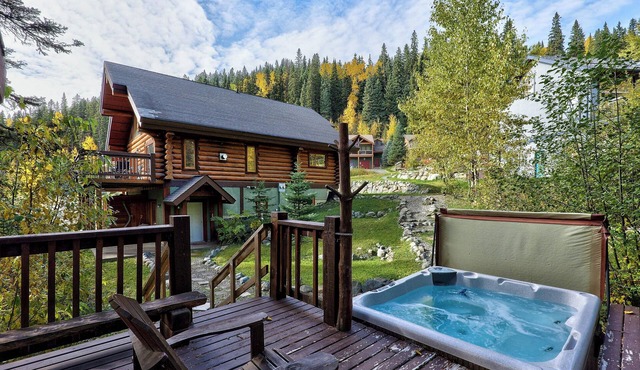 Sunburst Chalet | Pet-Friendly Cabin, Sleeps 12