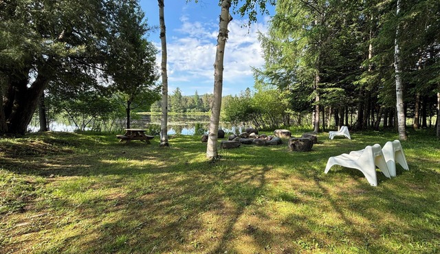 Sunny Lakeside Retreat - Petit Train du Nord (km 39) - Cedar Creek GetAway
