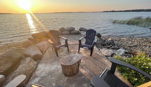 Sunset Bay Waterfront Cottage*Georgian Bay *Tay Shore Trail*Swim*Fish*Bike