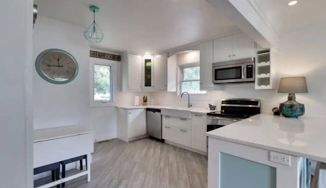 Sunset Beach House - Wineries & Niagara Falls