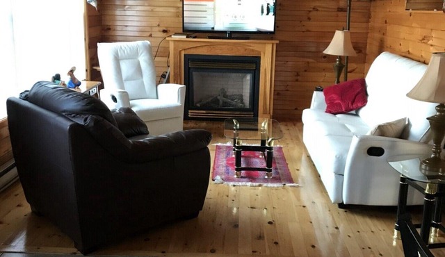 Sunset Cottage #1 near beaches, golfing, trails, shopping and local attractions!