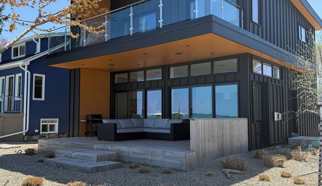Sunset Drift - Lakefront Luxury Home on Lake Huron
