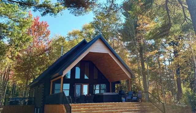 Sunset Shore Lodge. Pet friendly, Richibucto River