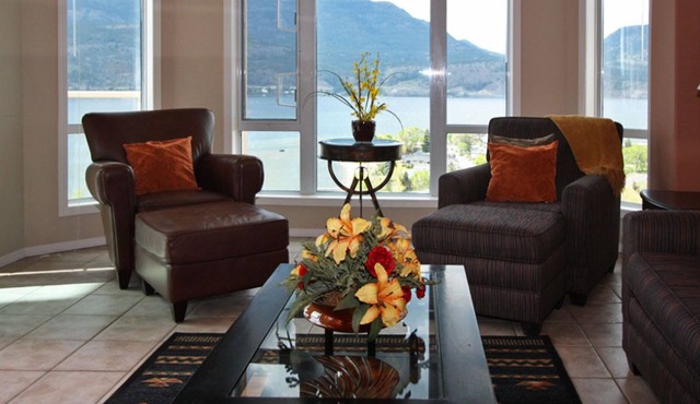Sunset Waterfront Resort 1803 Lakeview, Pool, Beach, Downtown!