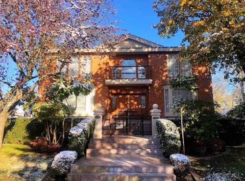 Super Cosy 8Bed & 6Bath in Vancouver heart near to airport and DownTown