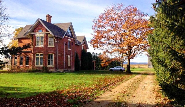 Superb Room for a Romantic Getaway in a Bed and Breakfast in Barrie, Ontario