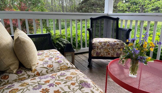 Sweeping Views - Beaver Valley Farmhouse & Pool