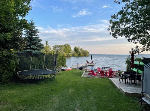 Swing Bridge Cottage on Lake Simcoe - Waterfront