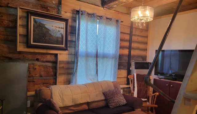 Take it easy at this unique getaway in beautiful backcountry of Lanark County.