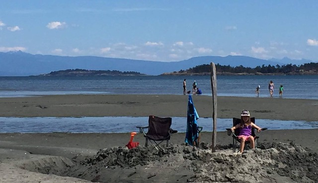 Tanglewood 19 is steps to the Ocean! Located Ocean level on Rathtrevor Beach