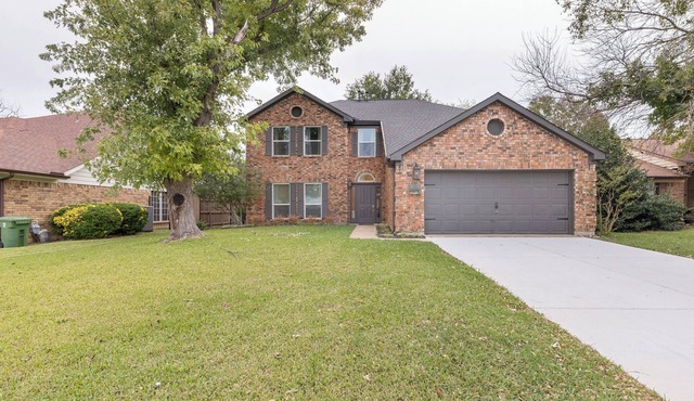 TCH - Spacious 5bd/2.5ba in Grapevine w/Workspace in Grapevine