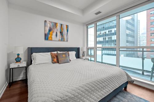 The Best Location 2 Bedroom Condo in Heart Downtown Toronto