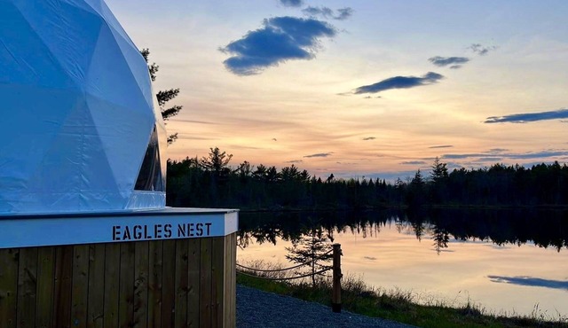 The Eagles Nest dome - Secluded lakeview w/hot tub - 20 mins from St. Andrews!