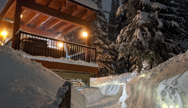The "Eh" Frame at SilverStar- Sleeps 5 with Private Hot Tub