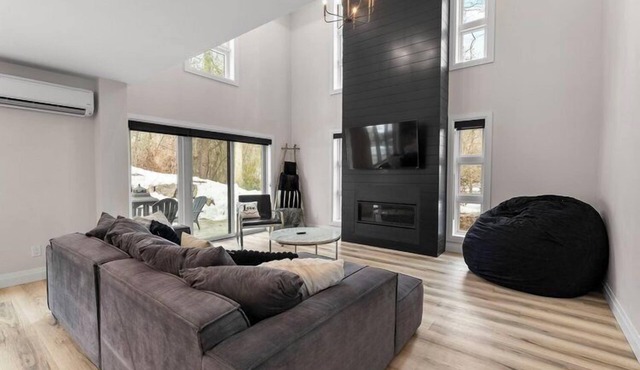 THE FRISKY BEAVER - Spacious, modern cottage in Grand Bend